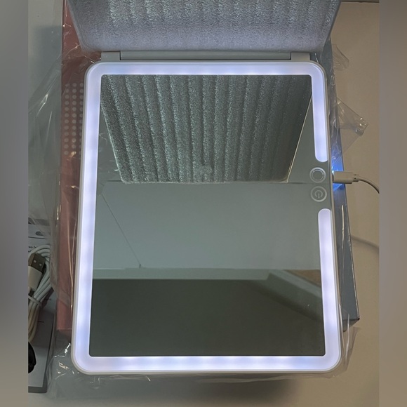 Folding Lighted Makeup Mirror White 72 LEDs 3 Colors Light Modes USB - Picture 11 of 16